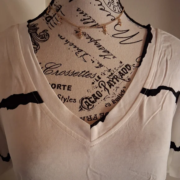 Sale Bold Stripped Overlap Sleeve Top - Picture 2 of 7